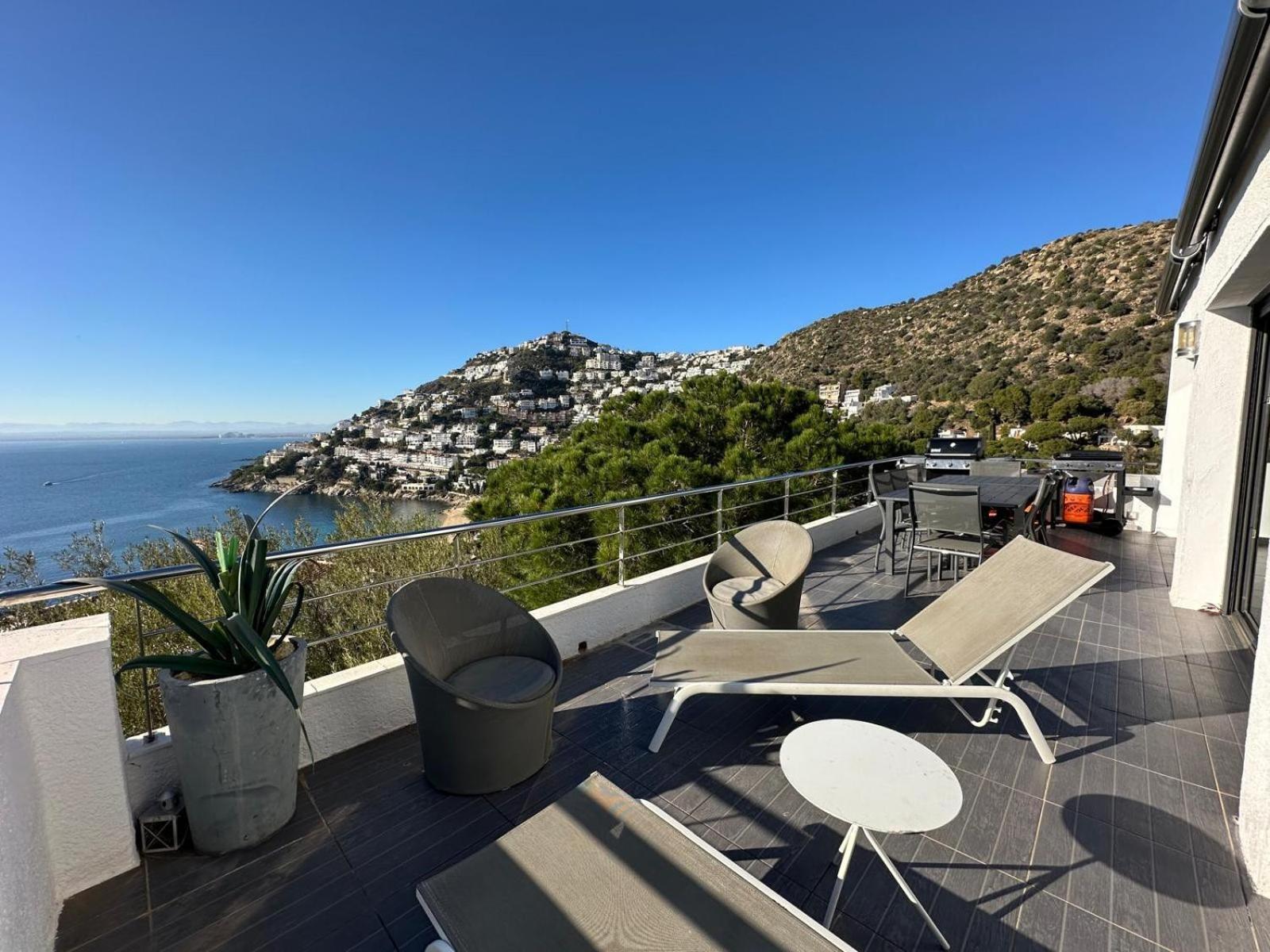 Eden Roc Av-22 Holiday home *